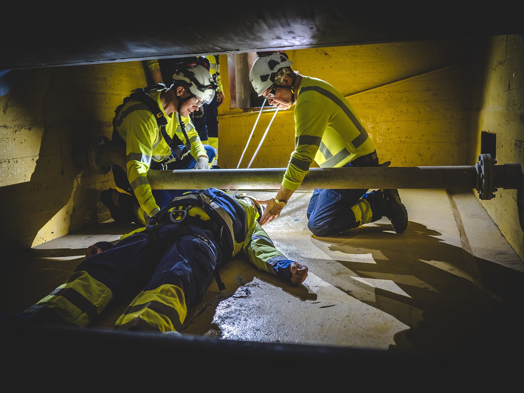 Wise to practice rescuing people from difficult places - Fingrid-lehti